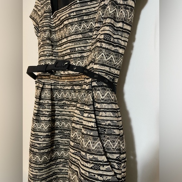 Nanette Lepore Belted Black Beige Lace Sheath Fitted Dress Size 6 Cocktail - Picture 3 of 12